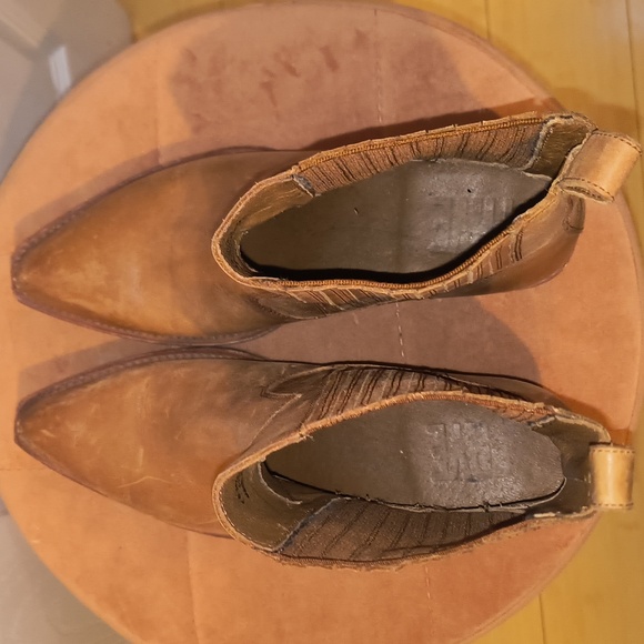 Frye Sacha Leather Chelsea Booties Size 8 - Picture 7 of 9